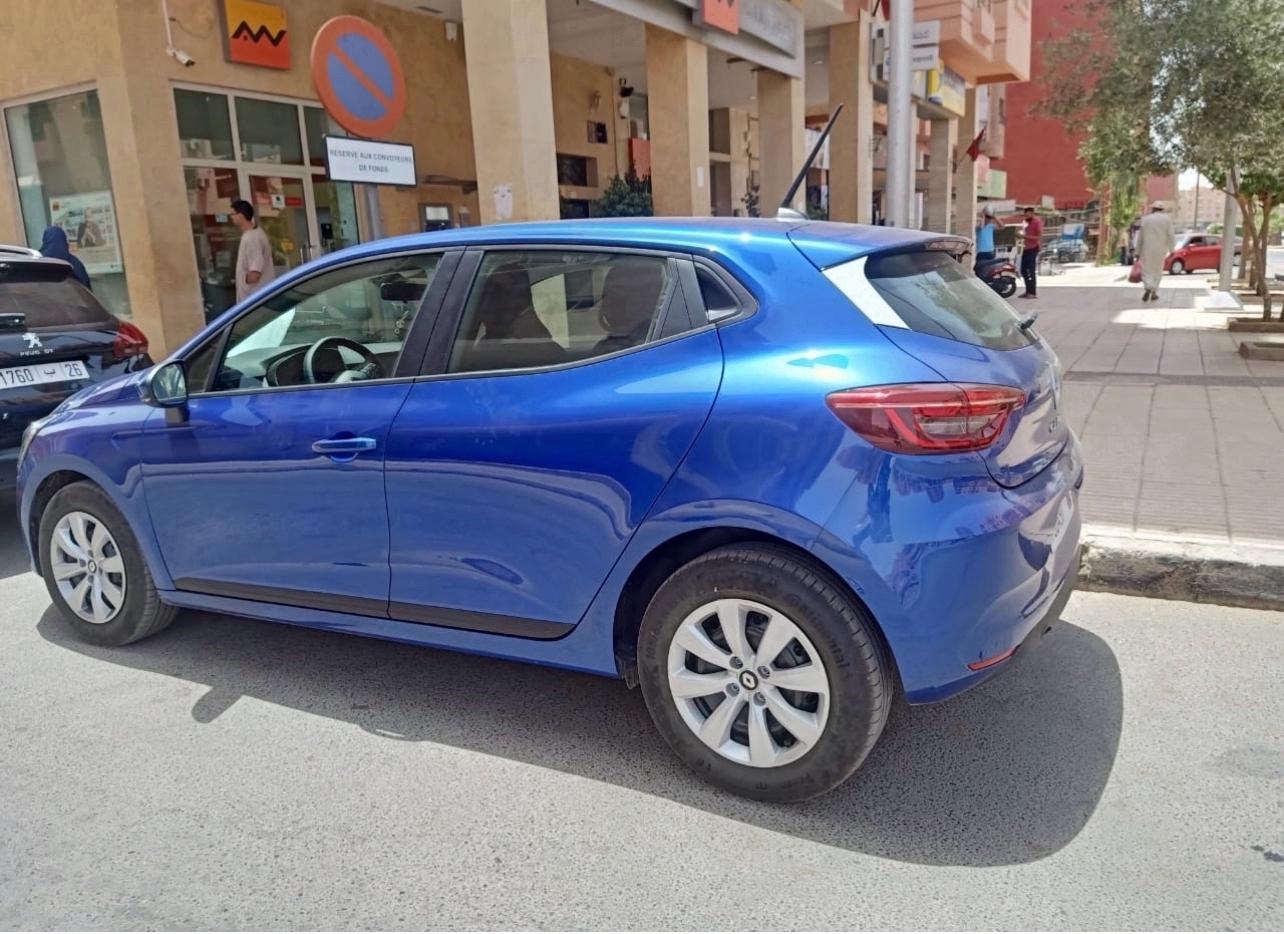 Renault Clio 5 (Bleu Iron) available to rent
