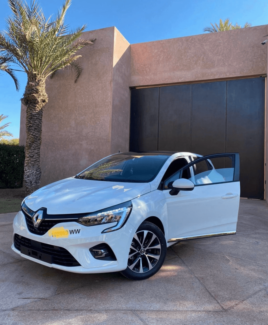 Renault Clio 5 (Blanc Glacier) available to rent