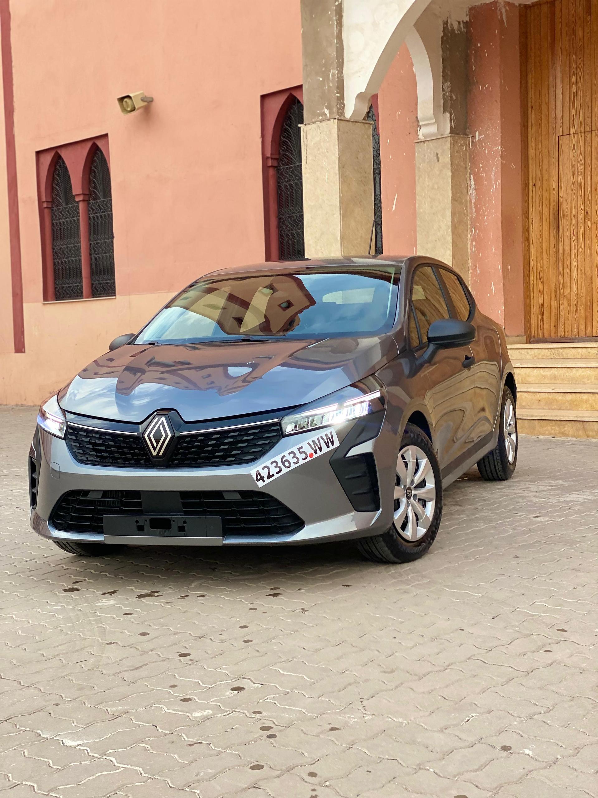 Renault Clio 5 (Gris Rafale) available to rent